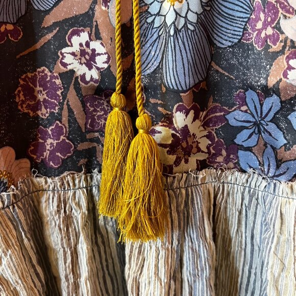 Peplum top with flutter sleeves - Picture 3 of 8